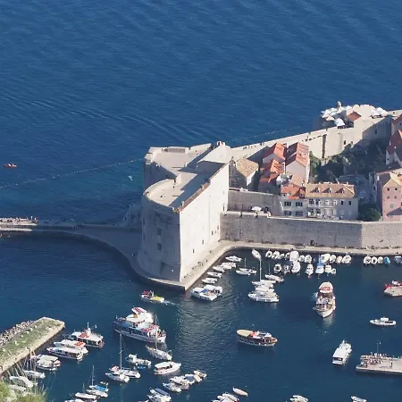 Kameo With Terrace 아파트